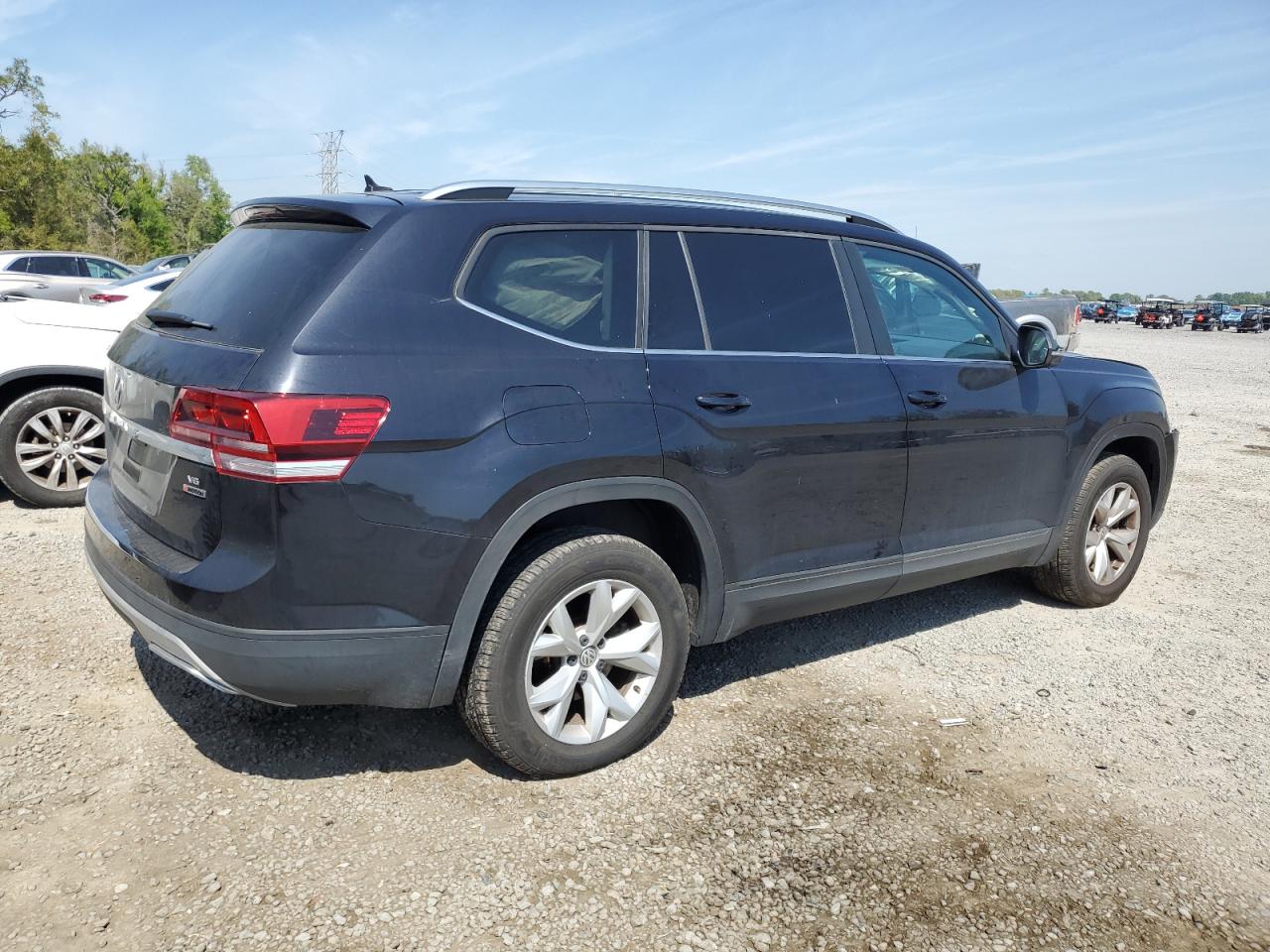 2018 Volkswagen Atlas VIN 1V2KR2CA1JC505784 Copart auction photo, front end / side damage thumbnail 3
