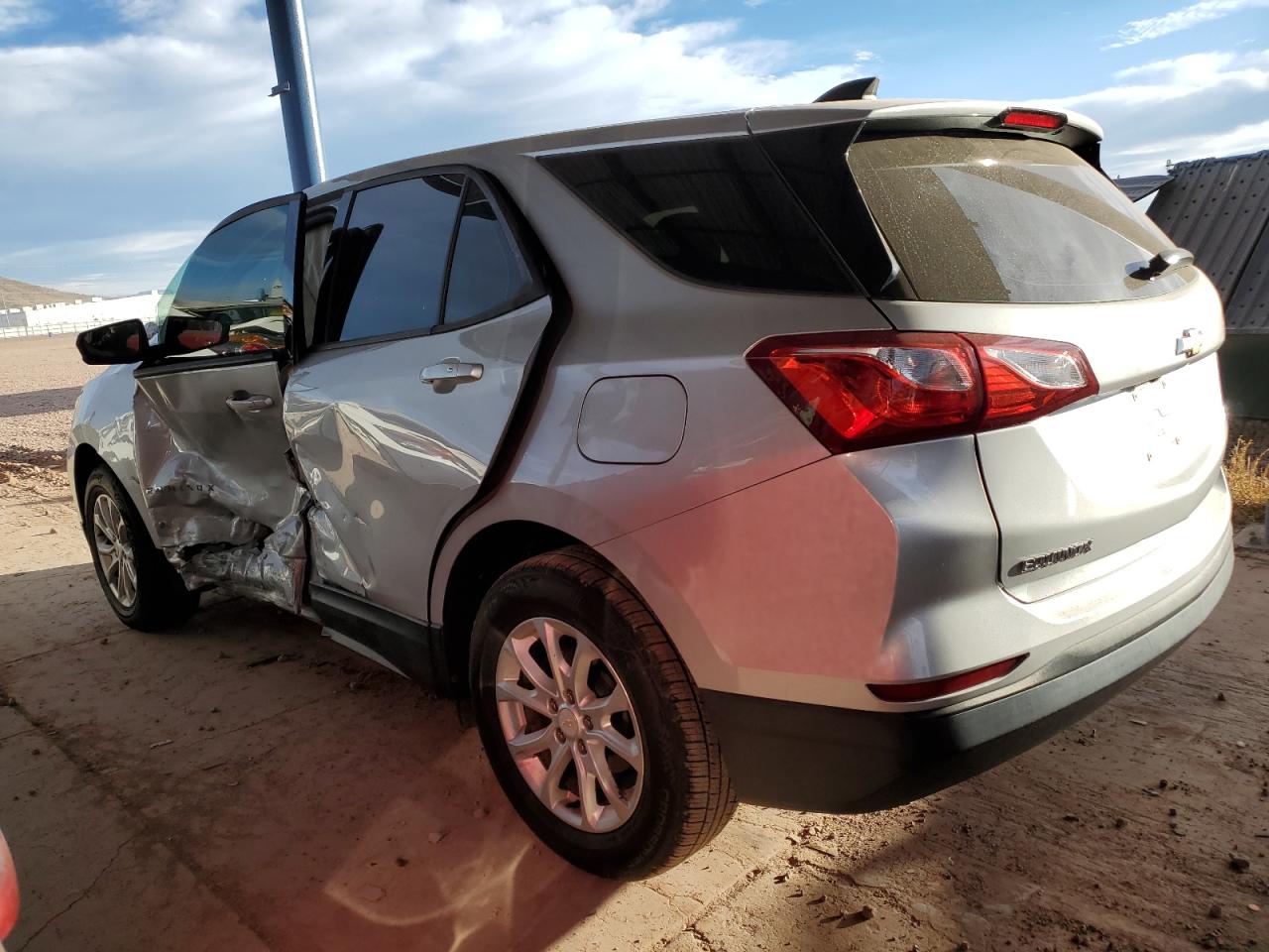 2019 Chevrolet Equinox VIN 2GNAXHEV1K6143009 Copart auction photo, side / front end damage thumbnail 2