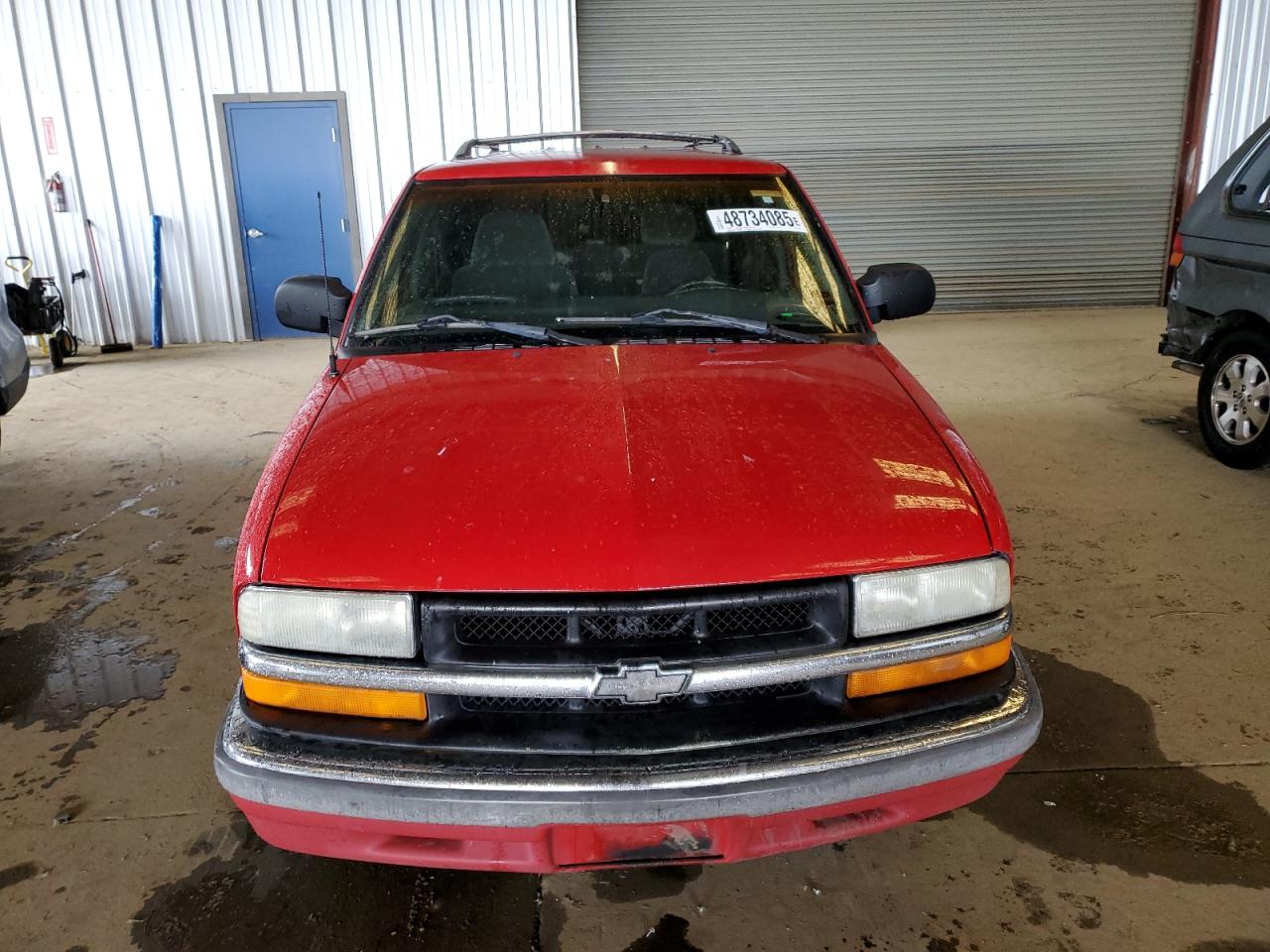 2001 Chevrolet Blazer VIN 1GNCS13W71K106813 Copart auction photo, side damage thumbnail 5