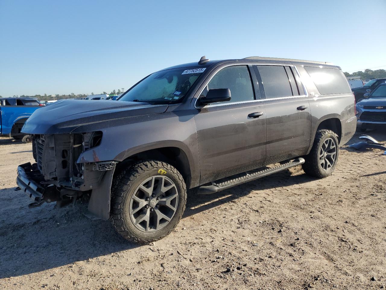 2017 Chevrolet Suburban VIN 1GNSKHKC1HR226569