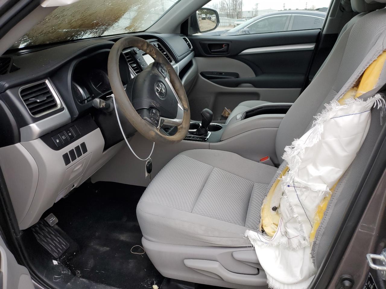 2019 Toyota Highlander VIN 5TDBZRFH9KS701409 Copart auction photo, burn / minor dent/scratches damage thumbnail 7