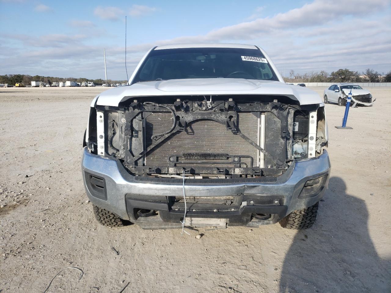 2019 GMC Sierra VIN 1GT12NEY1KF235081 Copart auction photo, all over damage thumbnail 5