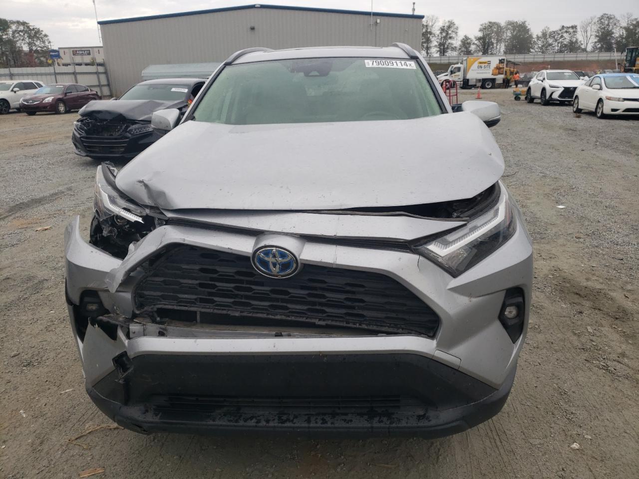 2022 Toyota RAV 4 VIN JTMB6RFV3ND059817 Copart auction photo, front end / side damage thumbnail 5