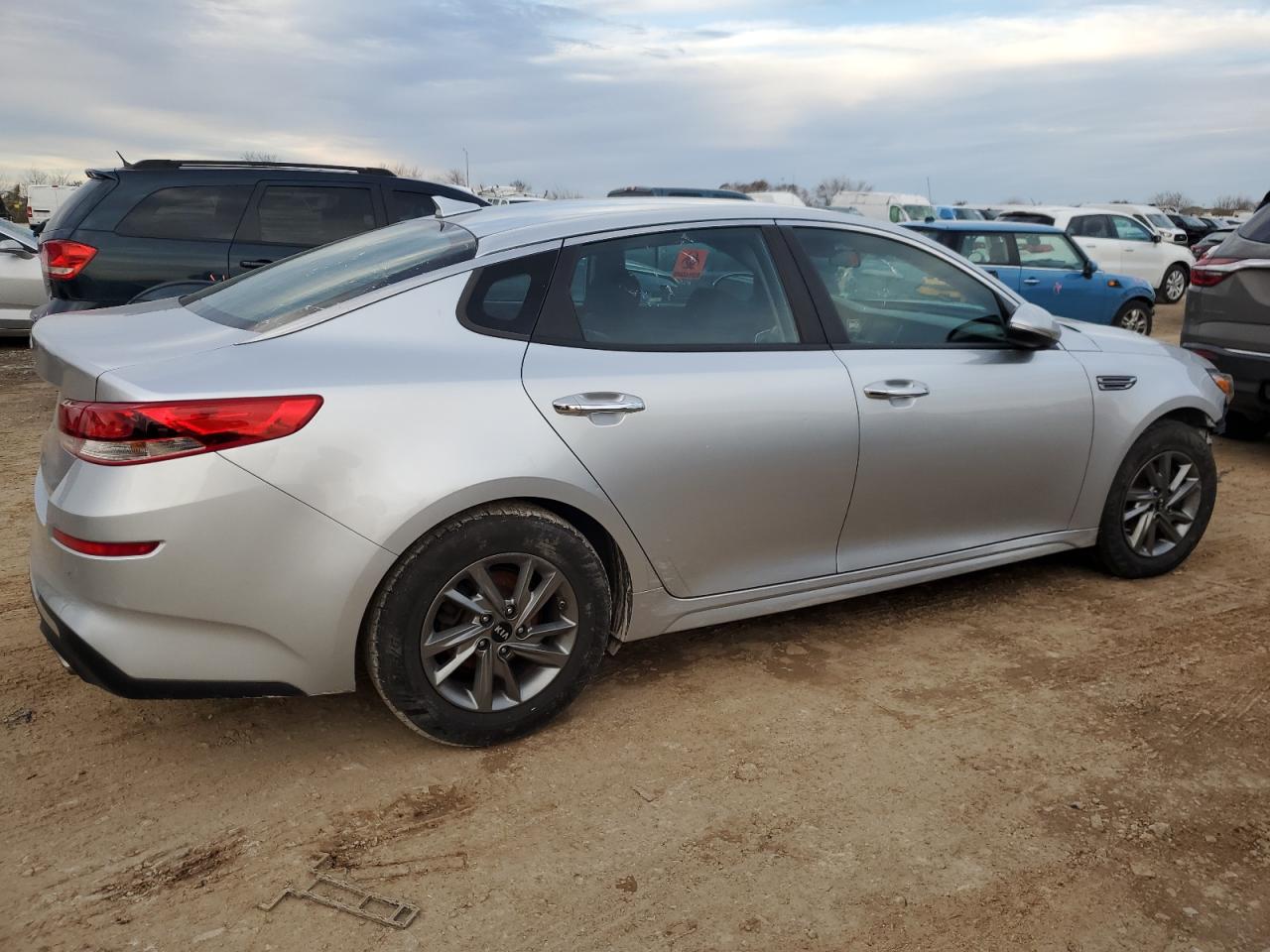 2019 KIA Optima VIN 5XXGT4L31KG305687 Copart auction photo, front end / minor dent/scratches damage thumbnail 3
