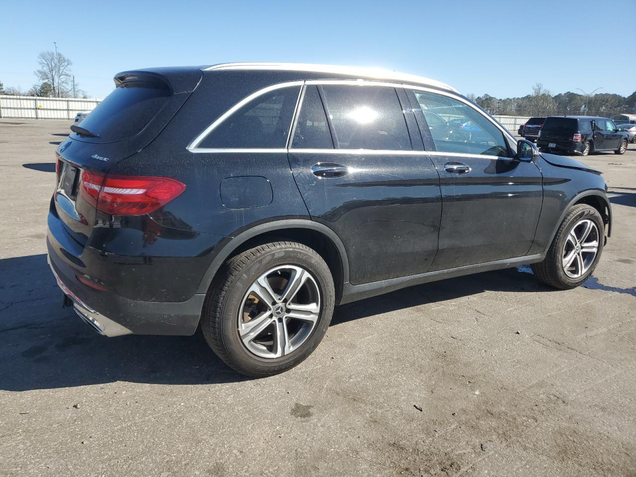 2019 Mercedes-Benz GLC VIN WDC0G4KB1KF588227 Copart auction photo, front end / side damage thumbnail 3