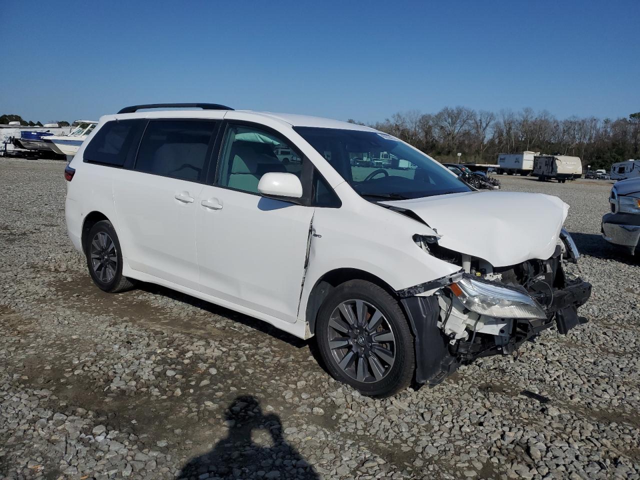 2018 Toyota Sienna VIN 5TDJZ3DC0JS209656 Copart auction photo, front end / side damage thumbnail 4