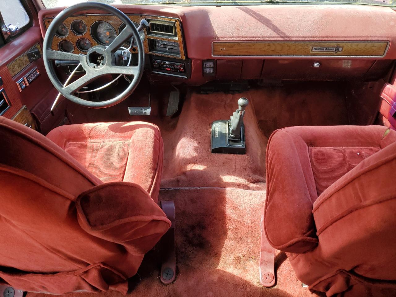 1990 Chevrolet Suburban VIN 1GNEV16K1LF120503 Copart auction photo, all over / undercarriage damage thumbnail 8