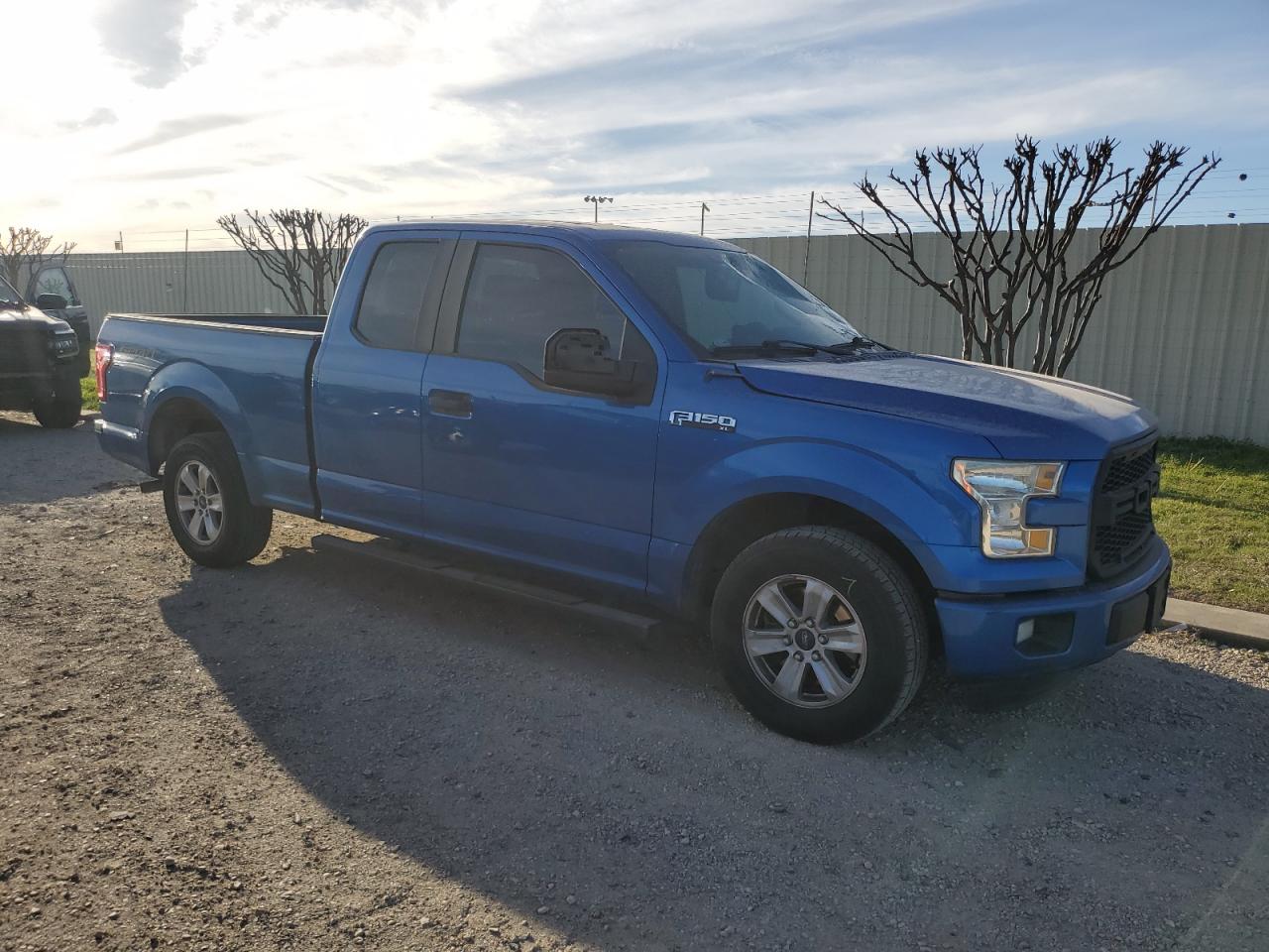 2016 Ford F-150 VIN 1FTEX1C88GKD28869 Copart auction photo, top/roof damage thumbnail 4