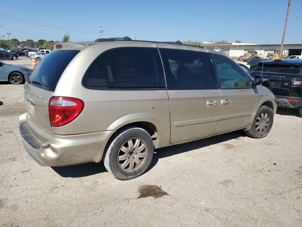 2005 Chrysler Town & Country VIN 2C4GP54L35R277878 Copart auction photo, front end / mechanical damage thumbnail 3