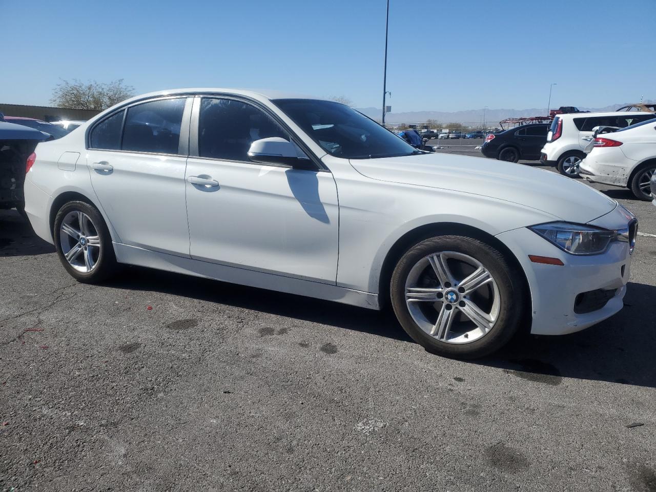 2015 BMW 3er VIN WBA3B1C51FK141187 Copart auction photo, front end damage thumbnail 4