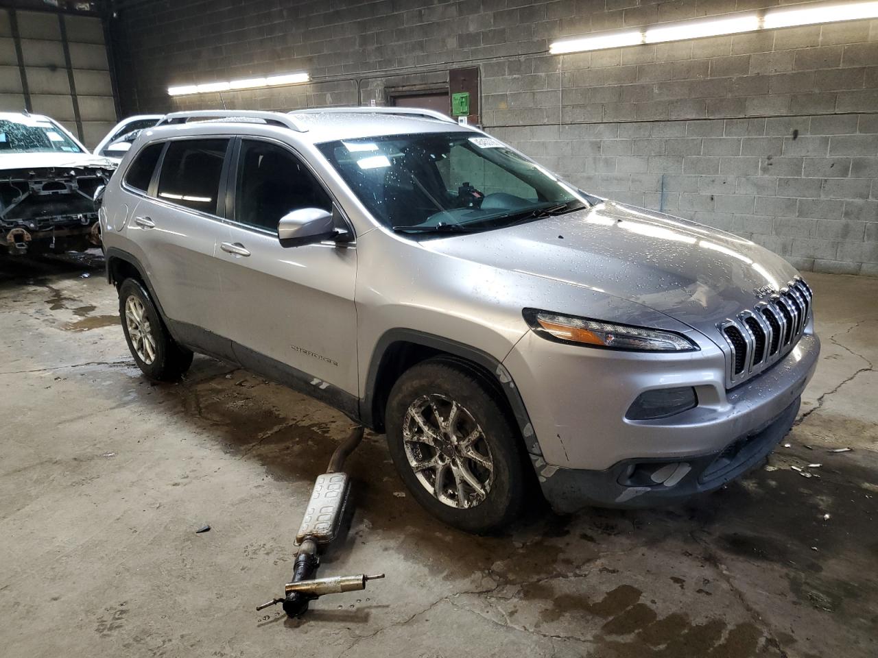 2016 Jeep Grand Cherokee VIN 1C4PJMCB2GW305975 Copart auction photo, rear end damage thumbnail 4