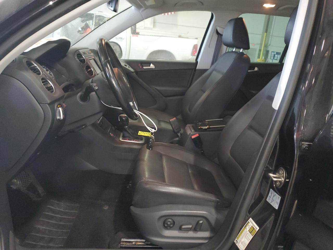 2016 Volkswagen Tiguan VIN WVGAV7AXXGW528299 Copart auction photo, water/flood damage thumbnail 7