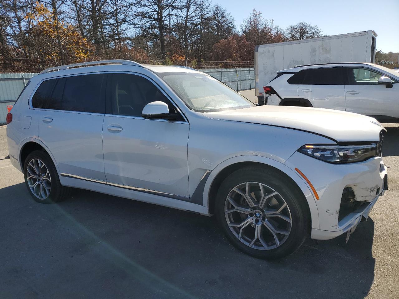 2020 BMW X7 VIN 5UXCW2C00L9B66295 Copart auction photo, undercarriage / minor dent/scratches damage thumbnail 4