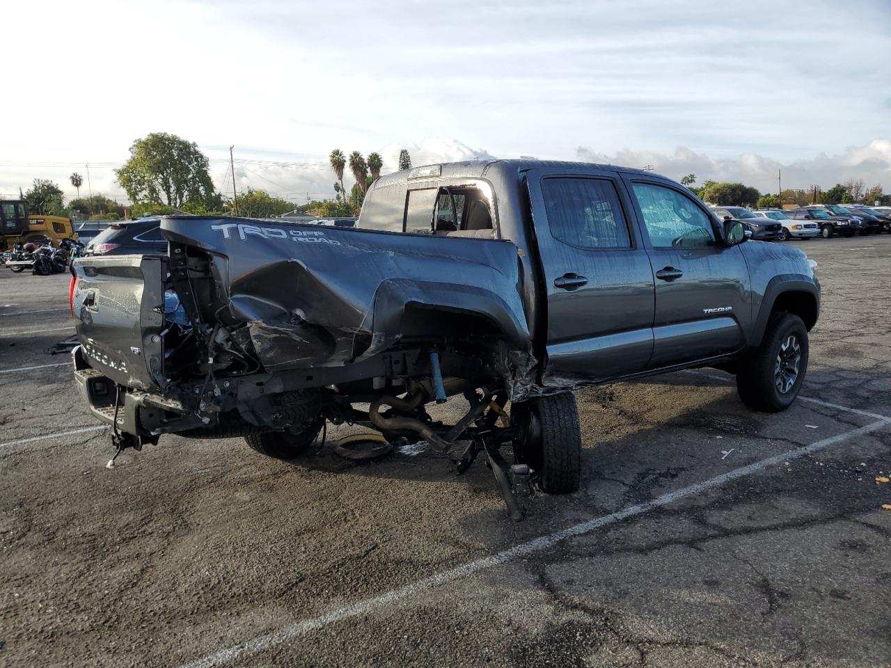 2017 Toyota Tacoma VIN 3TMAZ5CN6HM048853 Copart auction photo, rear end / side damage thumbnail 3