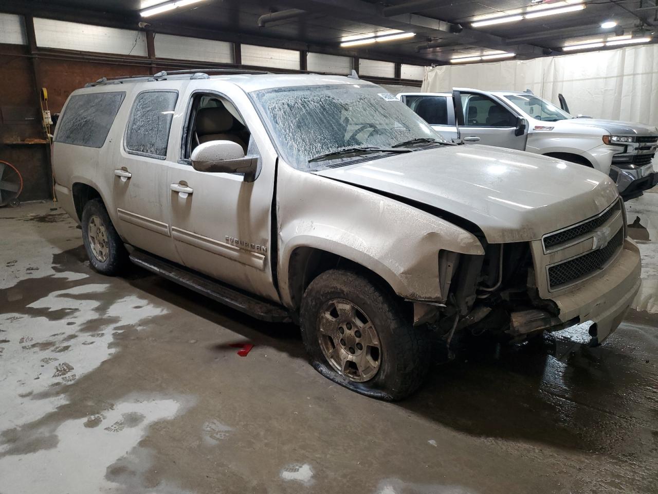 2011 Chevrolet Suburban VIN 1GNSKJE35BR234121 Copart auction photo, front end / side damage thumbnail 4