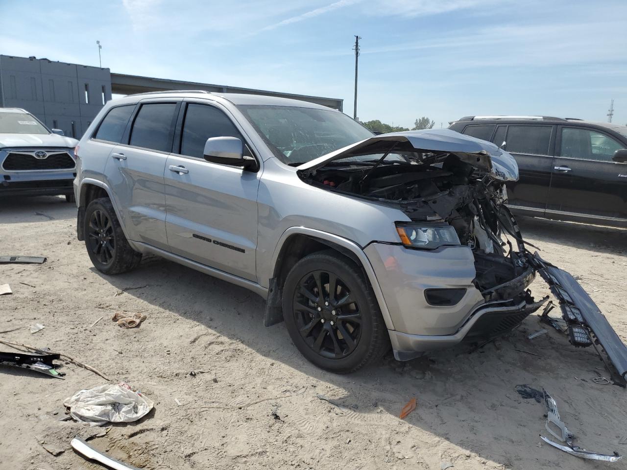 2021 Jeep Grand Cherokee VIN 1C4RJEAG2MC540144 Copart auction photo, front end / minor dent/scratches damage thumbnail 4