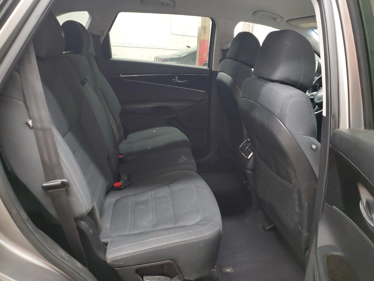 2017 KIA Sorento VIN 5XYPGDA39HG325813 Copart auction photo, minor dent/scratches damage thumbnail 11