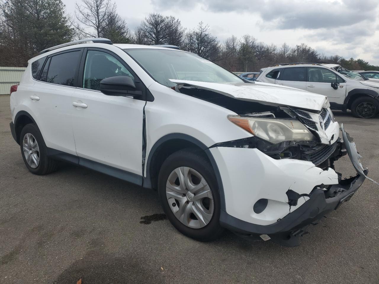 2015 Toyota RAV 4 VIN 2T3BFREV8FW290976 Copart auction photo, front end / minor dent/scratches damage thumbnail 4