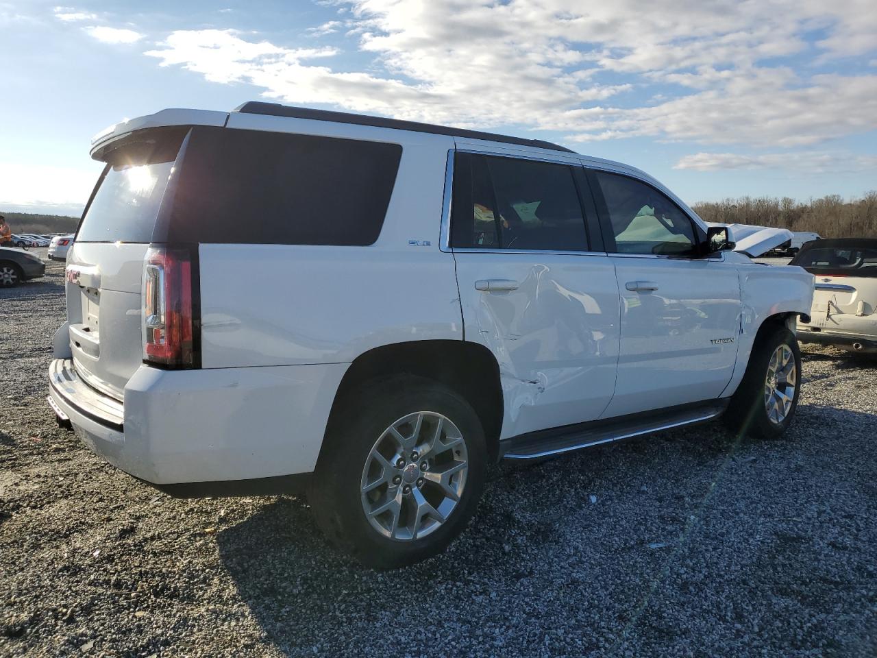 2017 GMC Yukon VIN 1GKS1AKC4HR192103 Copart auction photo, front end / side damage thumbnail 3