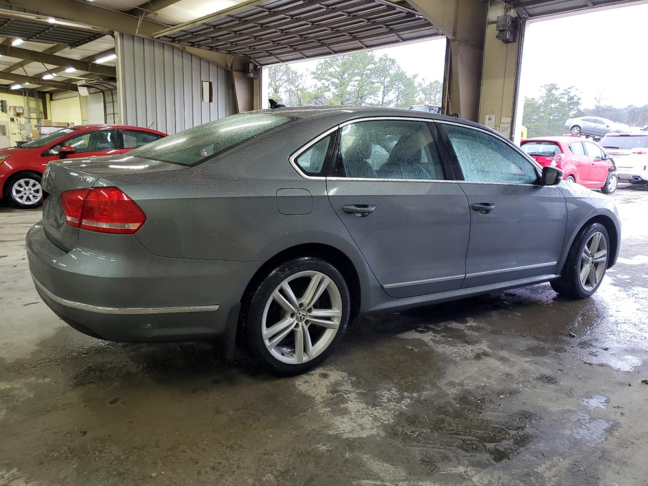 2015 Volkswagen Passat VIN 1VWBT7A32FC072808 Copart auction photo, front end / minor dent/scratches damage thumbnail 3