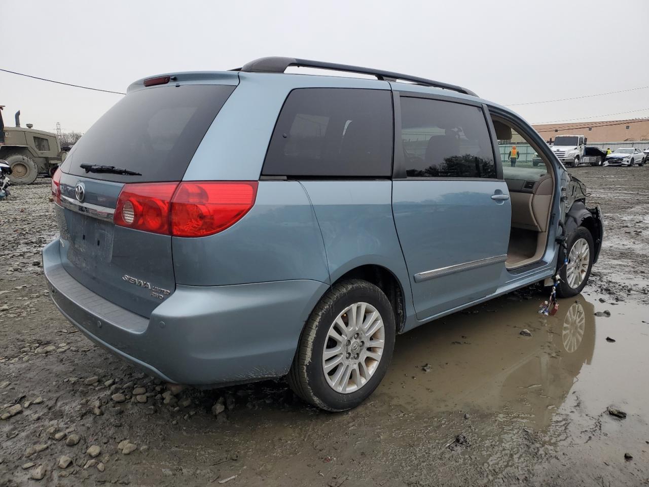 2008 Toyota Sienna VIN 5TDBK22C08S013328 Copart auction photo, side damage thumbnail 3