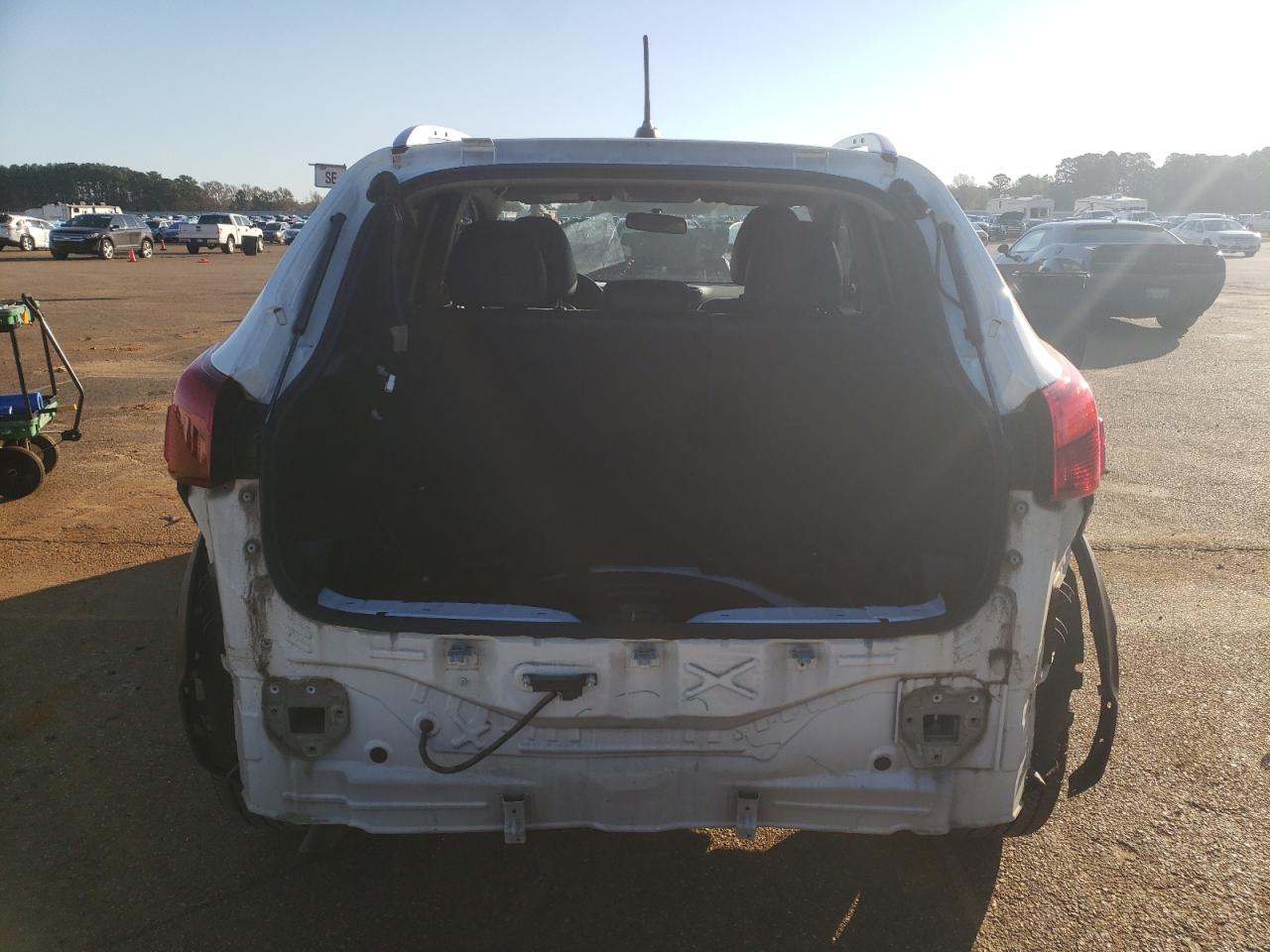 2017 Nissan Rogue VIN JN1BJ1CP0HW010950 Copart auction photo, rear end / minor dent/scratches damage thumbnail 6