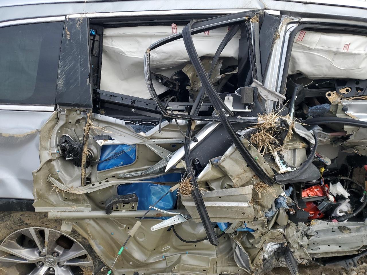 2014 Toyota Highlander VIN 5TDJKRFH6ES046968 Copart auction photo, rollover damage thumbnail 11