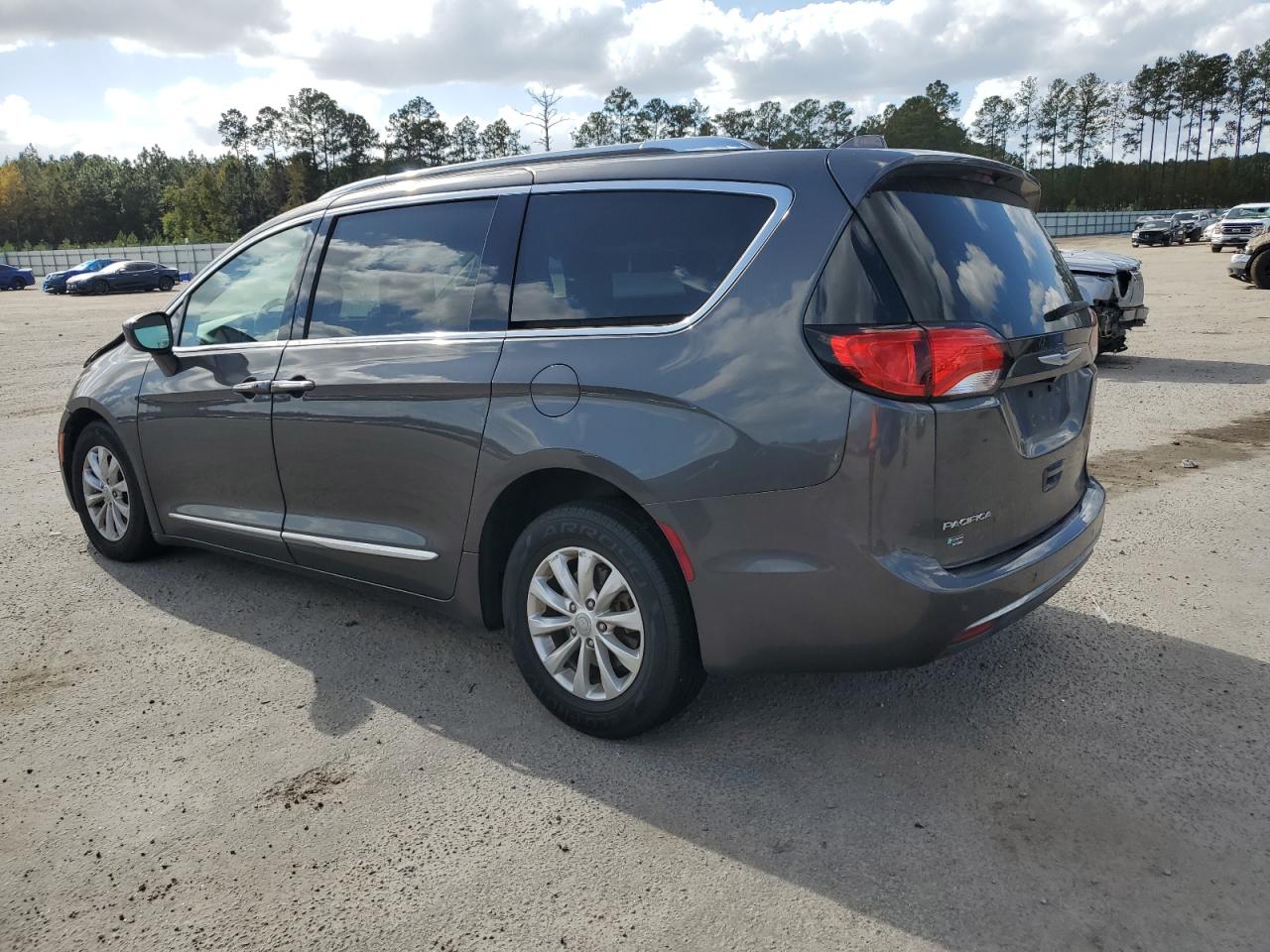 2019 Chrysler Pacifica VIN 2C4RC1BG9KR685493 Copart auction photo, front end damage thumbnail 2
