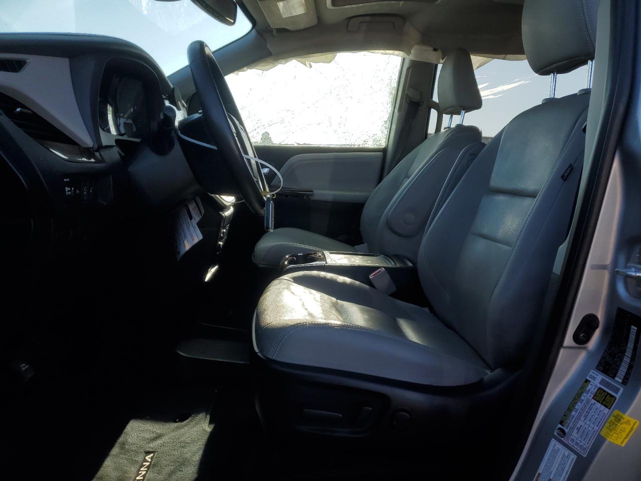 2020 Toyota Sienna VIN 5TDDZ3DC5LS249540 Copart auction photo, side damage thumbnail 7