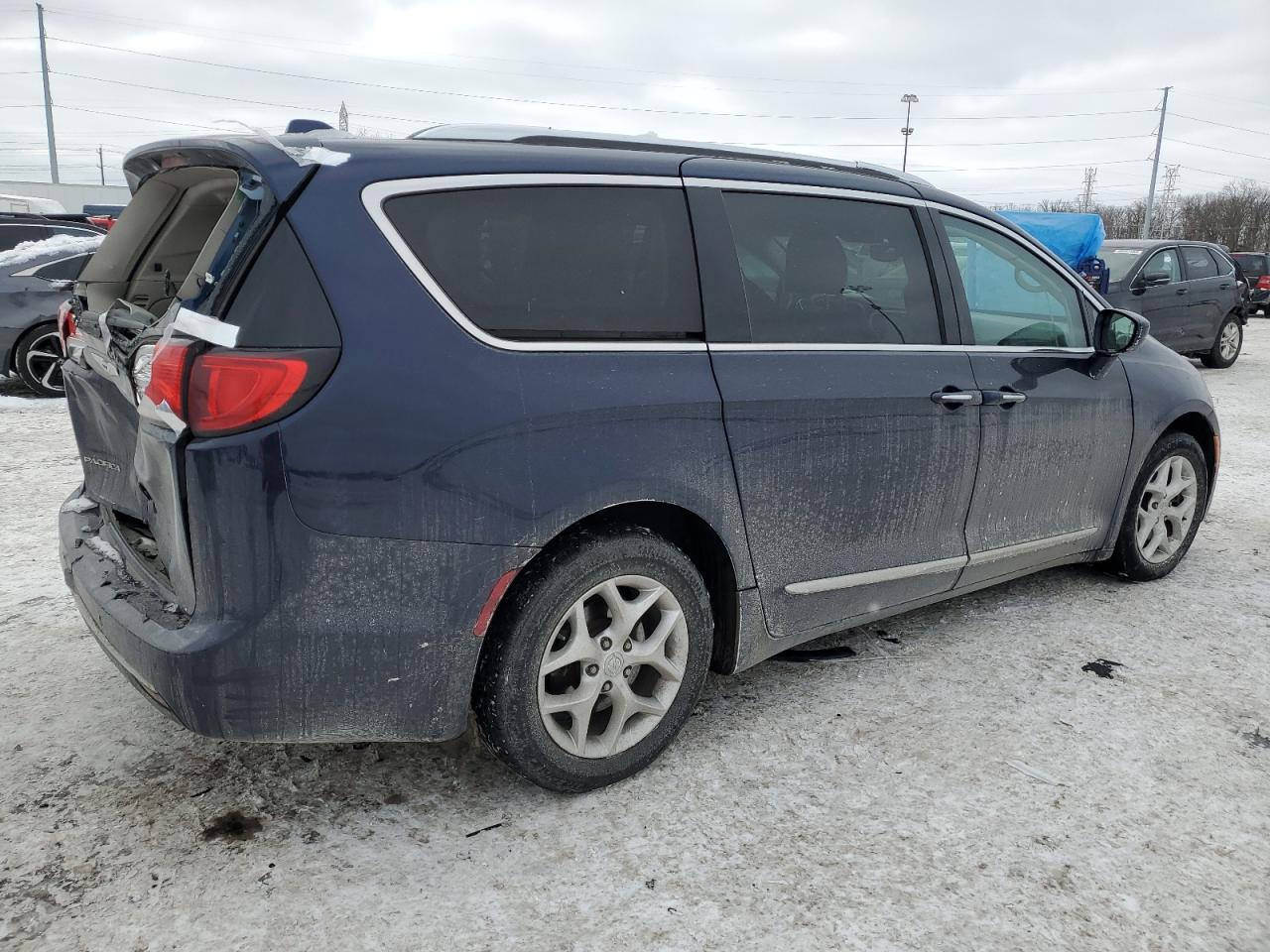 2017 Chrysler Pacifica VIN 2C4RC1EG1HR780120 Copart auction photo, rear end / front end damage thumbnail 3