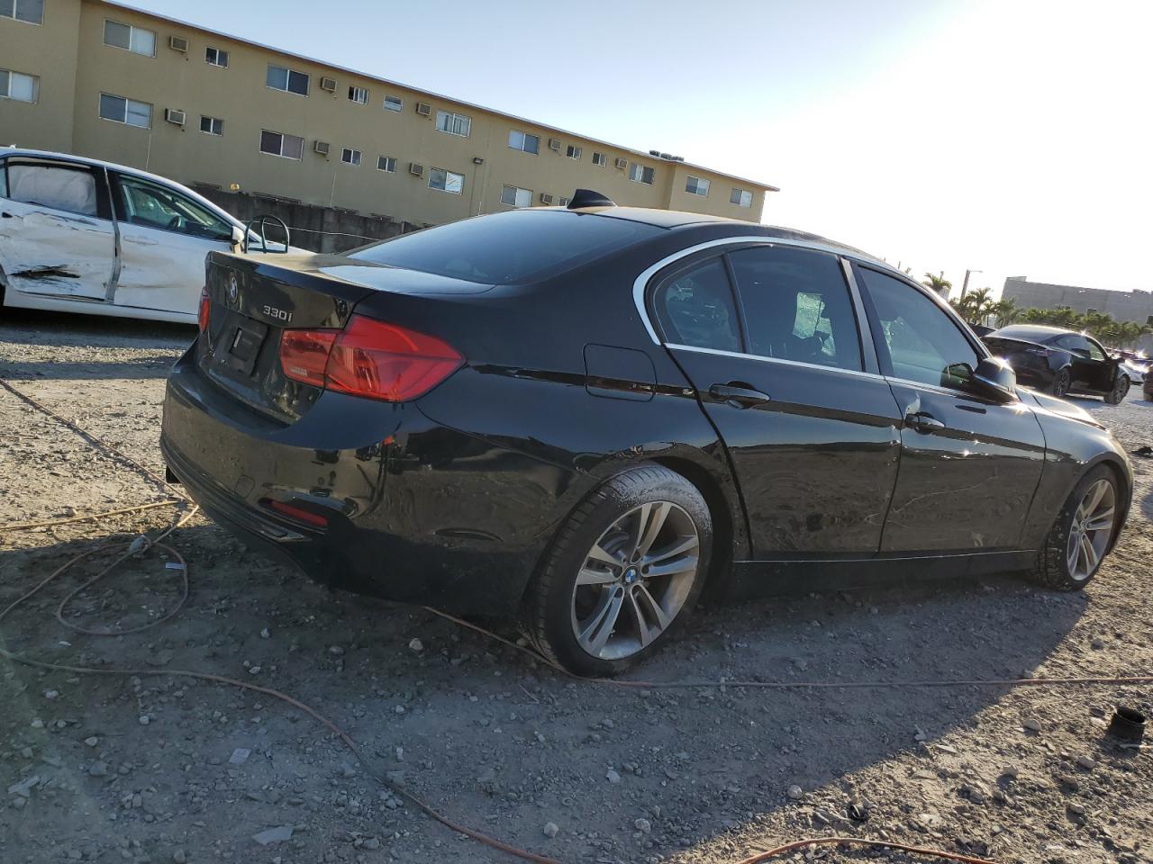 2017 BMW 3er VIN WBA8B9G3XHNU53507 Copart auction photo, rollover / undercarriage damage thumbnail 3