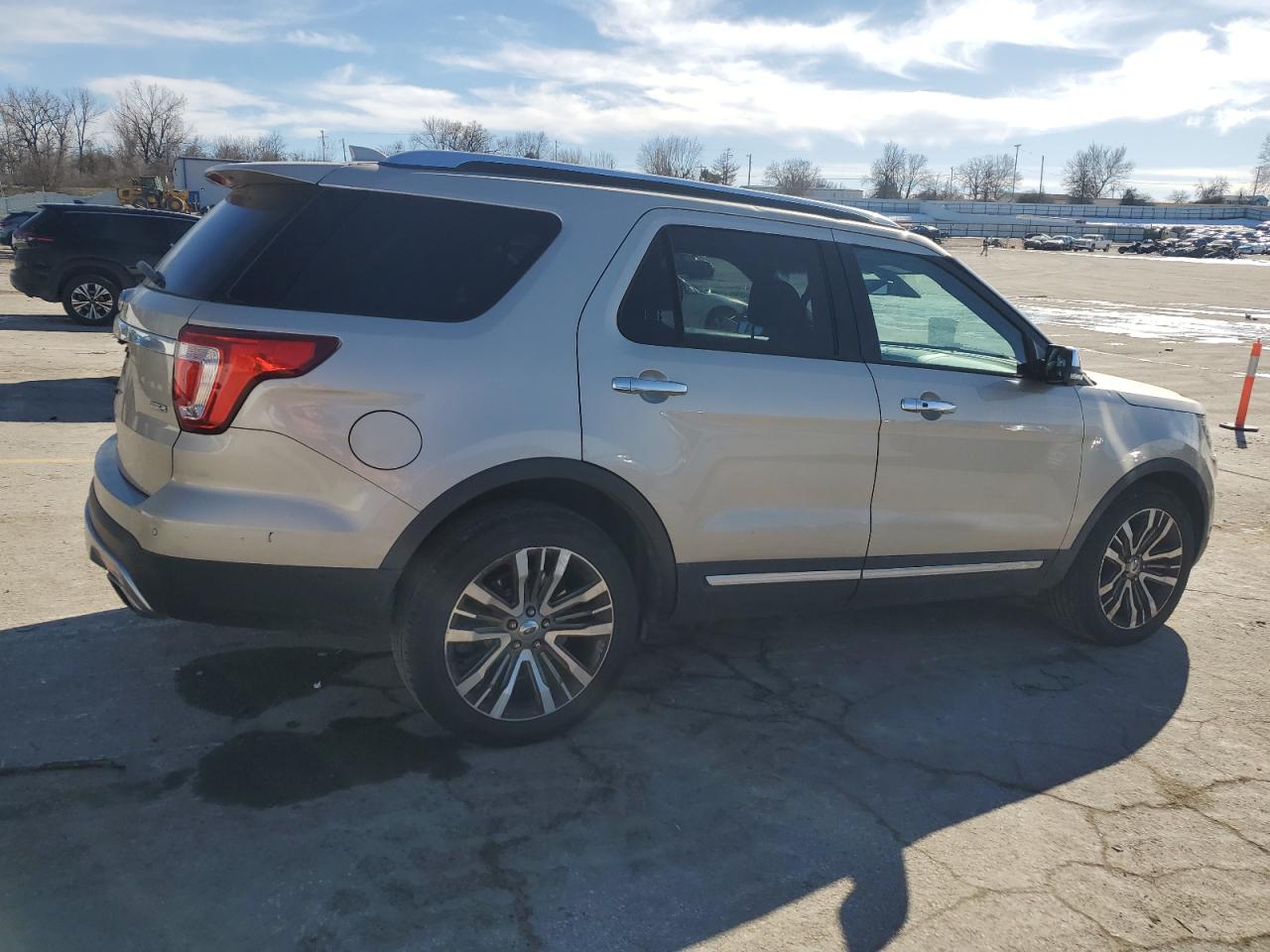 2017 Ford Explorer VIN 1FM5K8HT5HGA78799 Copart auction photo, hail damage thumbnail 3