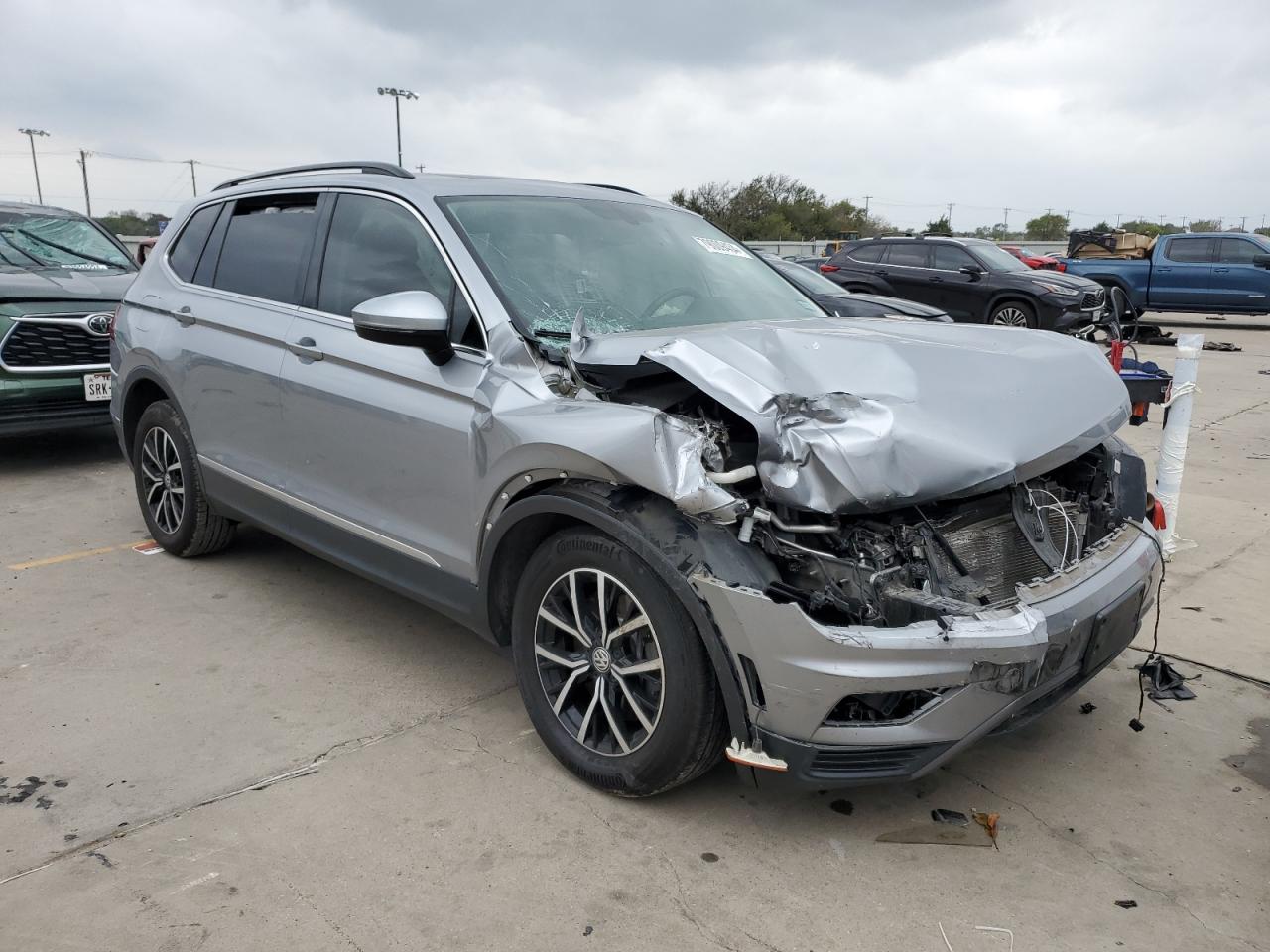 2021 Volkswagen Tiguan VIN 3VV3B7AX7MM017751 Copart auction photo, front end / side damage thumbnail 4