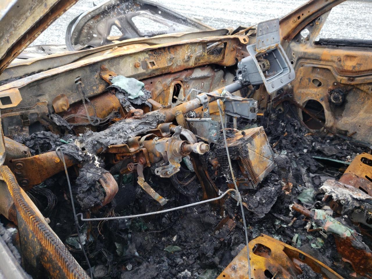 2011 Ford Fusion VIN 3FAHP0HA6BR240397 Copart auction photo, burn damage thumbnail 8