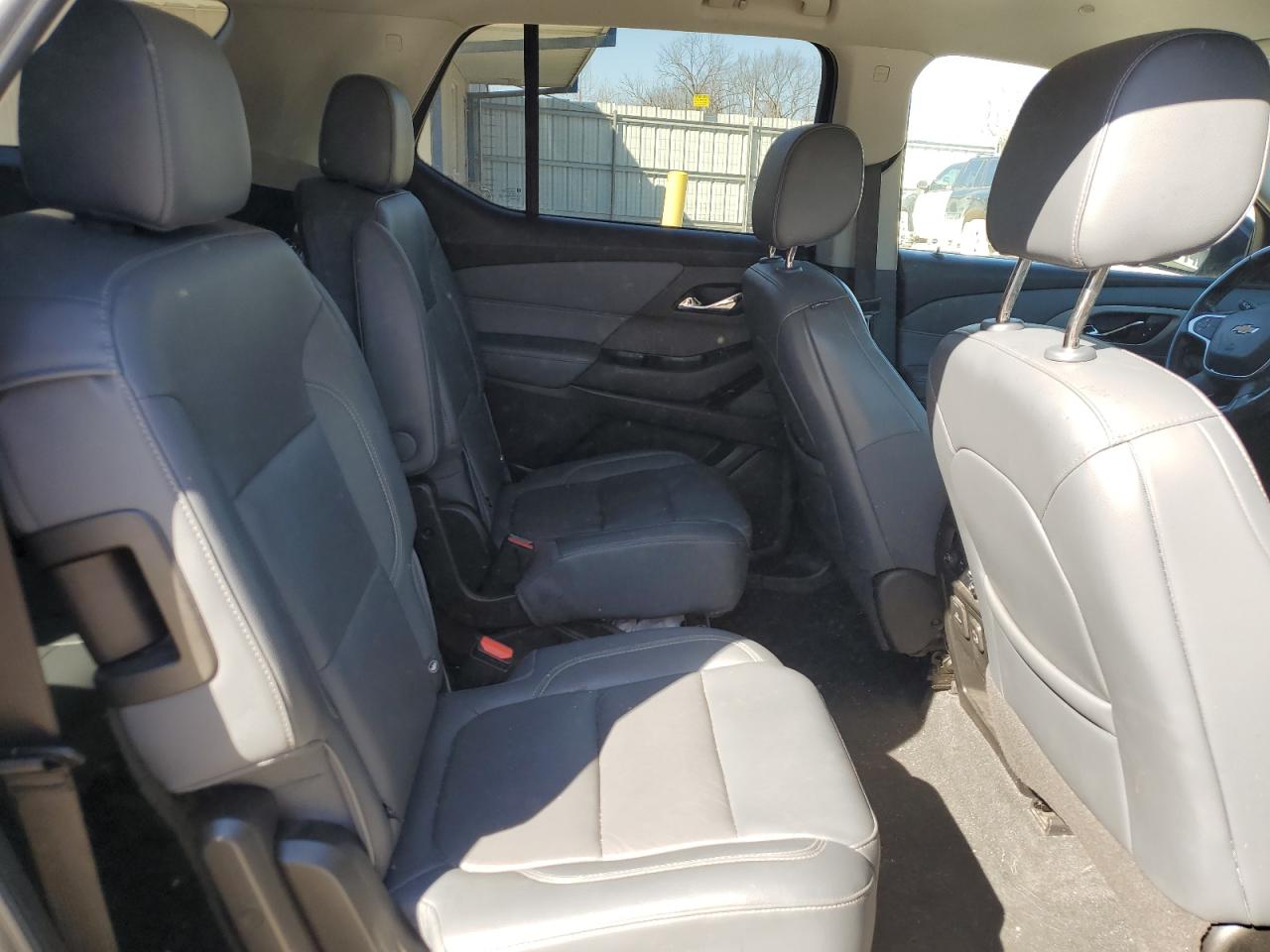 2021 Chevrolet Traverse VIN 1GNEVHKW5MJ157974 Copart auction photo, front end / side damage thumbnail 12