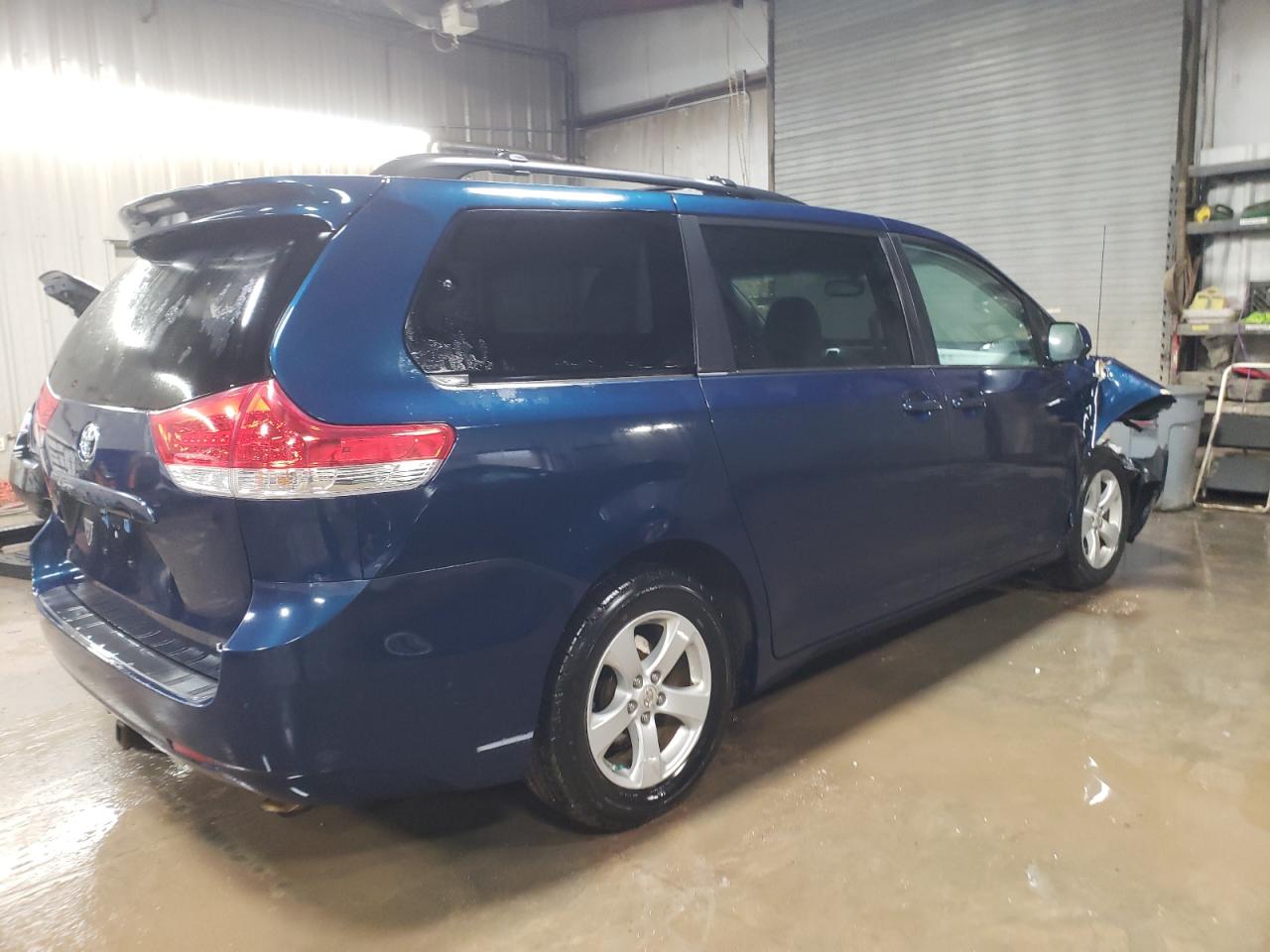 2012 Toyota Sienna VIN 5TDKK3DC7CS204059 Copart auction photo, front end damage thumbnail 3