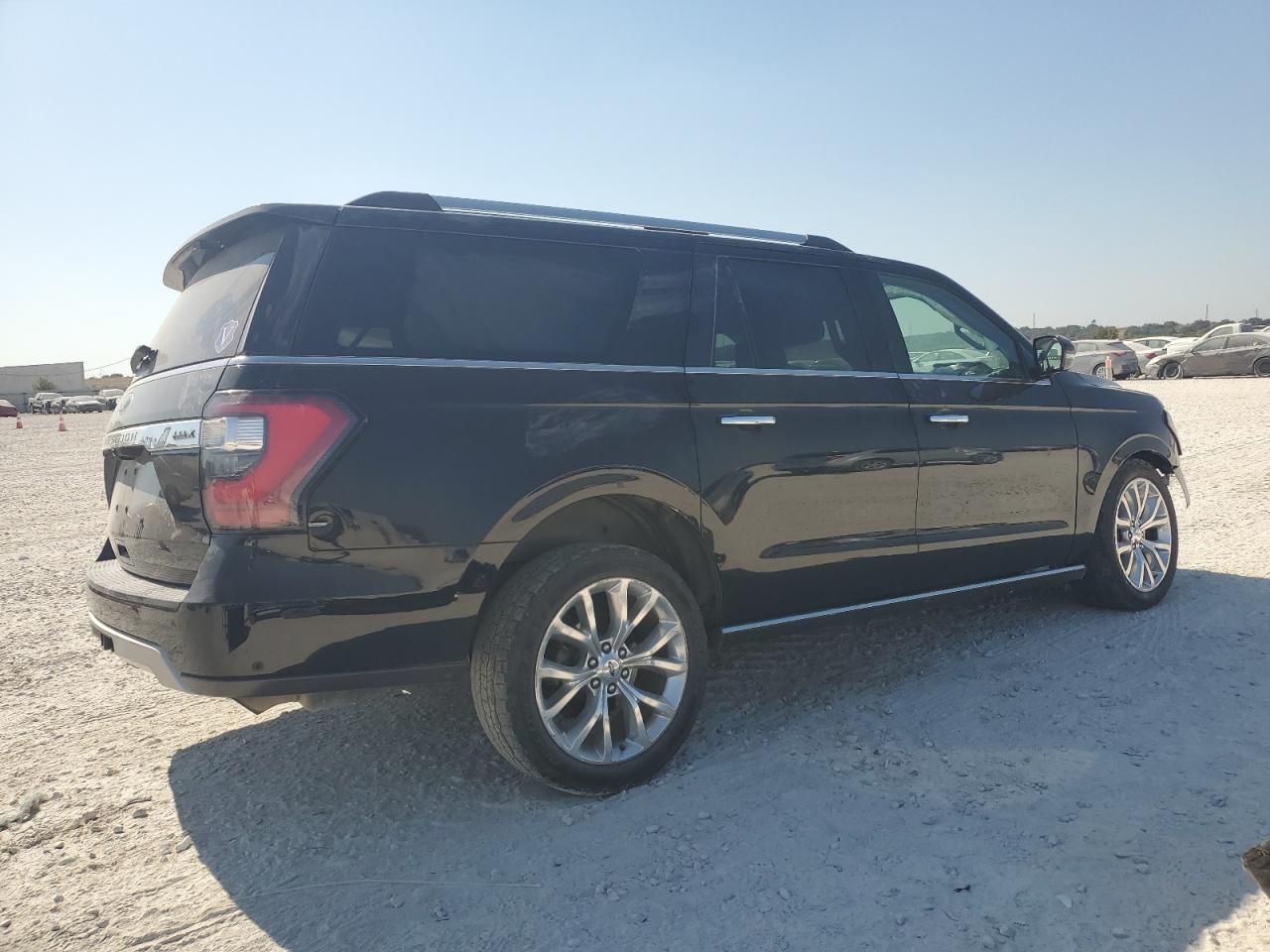 2018 Ford Expedition VIN 1FMJK1KT3JEA62455 Copart auction photo, front end / minor dent/scratches damage thumbnail 3