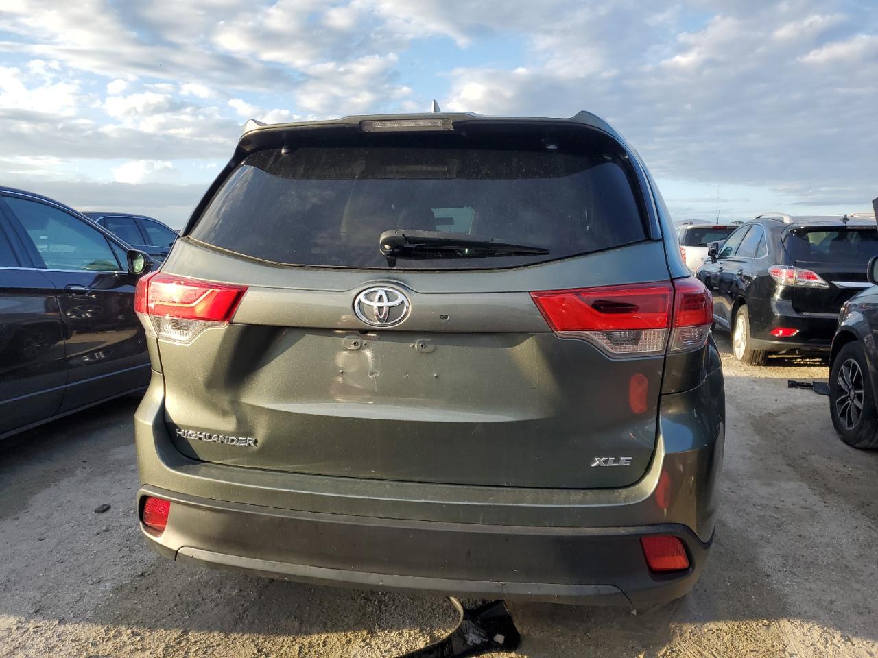 2019 Toyota Highlander VIN 5TDKZRFHXKS341986 Copart auction photo, water/flood damage thumbnail 6