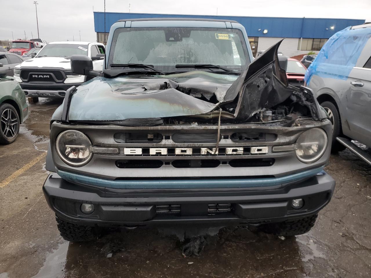 2022 Ford Bronco VIN 1FMDE5BH5NLB71122 Copart auction photo, burn - engine damage thumbnail 5