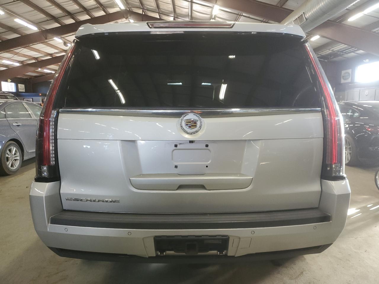 2015 Cadillac Escalade VIN 1GYS4CKJ5FR100565 Copart auction photo, minor dent/scratches damage thumbnail 6