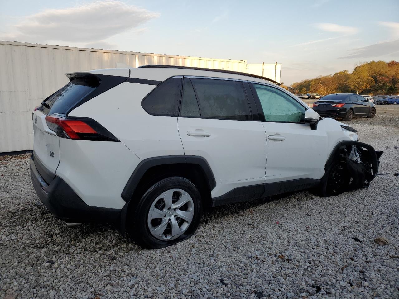 2021 Toyota RAV 4 VIN 2T3G1RFV2MC166011 Copart auction photo, front end / undercarriage damage thumbnail 3