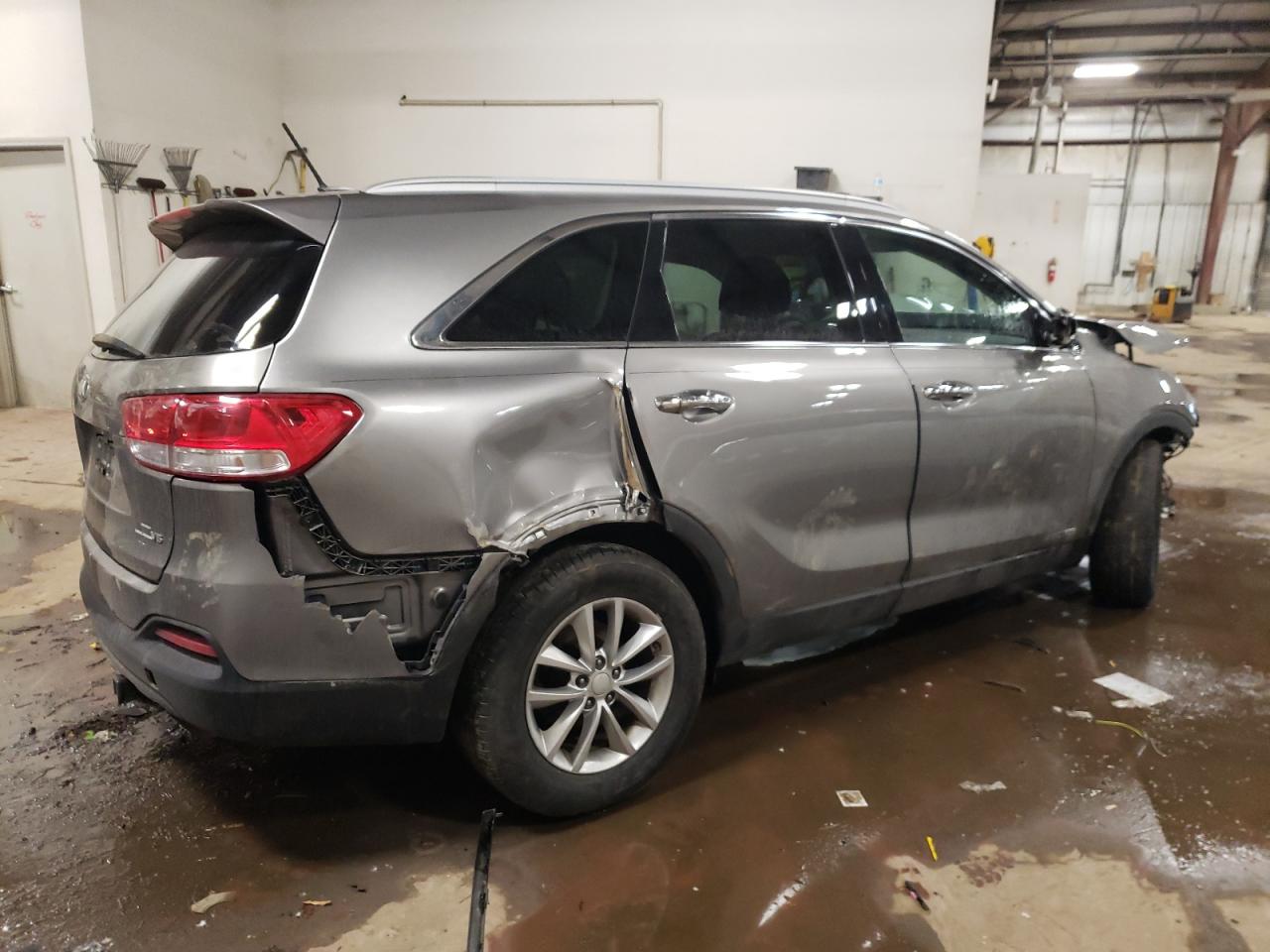 2018 KIA Sorento VIN 5XYPGDA56JG404539 Copart auction photo, front end / side damage thumbnail 3