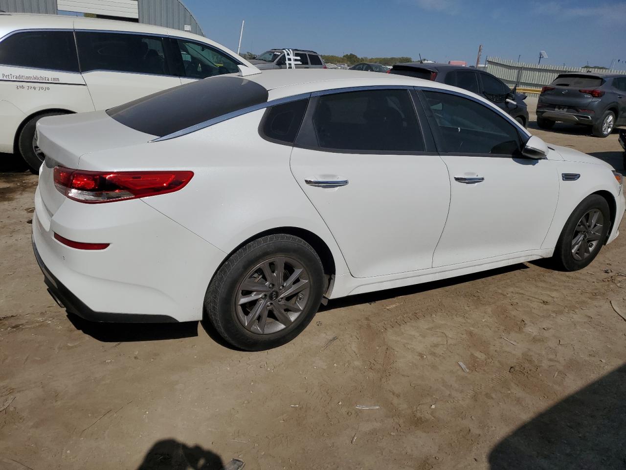 2020 KIA Optima VIN 5XXGT4L3XLG403733 Copart auction photo, front end / minor dent/scratches damage thumbnail 3