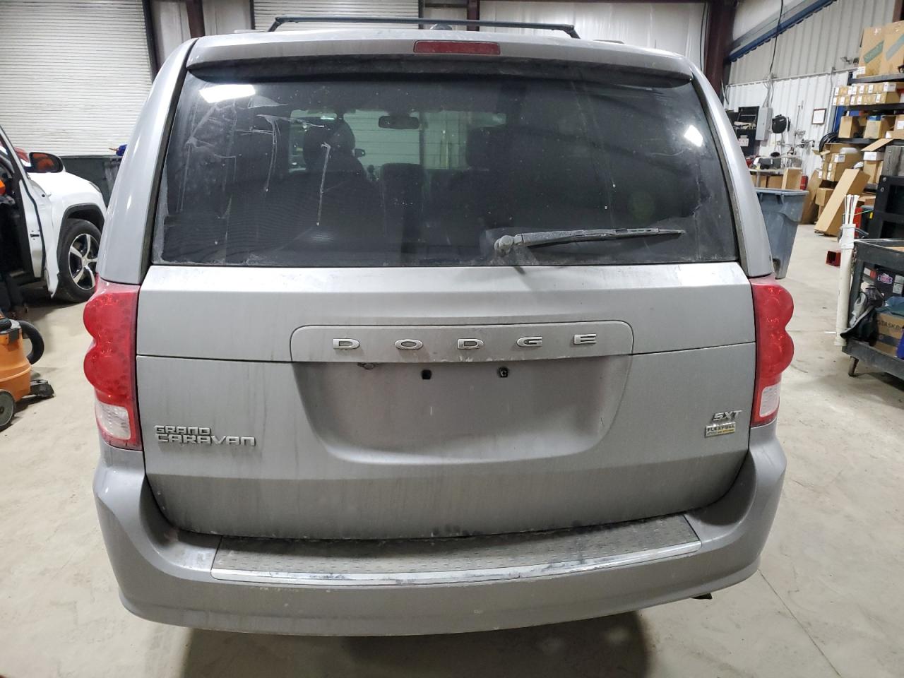 2018 Dodge Caravan VIN 2C4RDGCG0JR300206 Copart auction photo, front end damage thumbnail 6