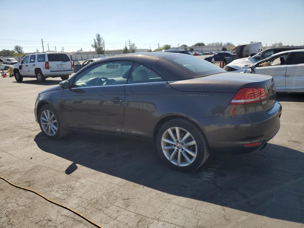 2016 Volkswagen Eos VIN WVWBW8AHXGV000501 Copart auction photo, normal wear damage thumbnail 2