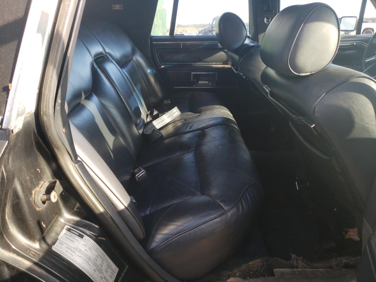 1989 Lincoln Town Car VIN 1LNBM84FXKY725471 Copart auction photo, minor dent/scratches damage thumbnail 10