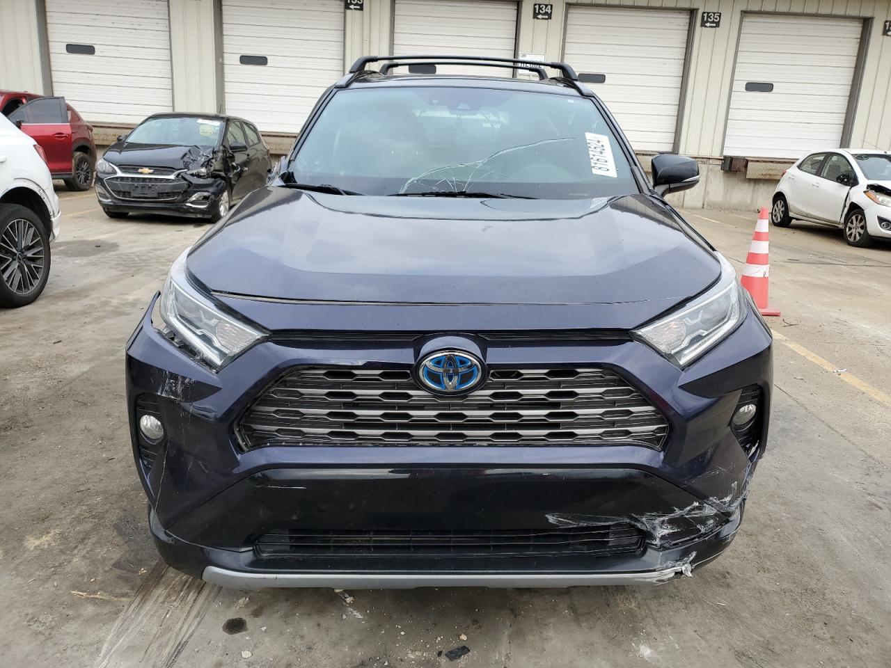 2019 Toyota RAV 4 VIN 2T3EWRFV5KW019282 Copart auction photo, side / front end damage thumbnail 5