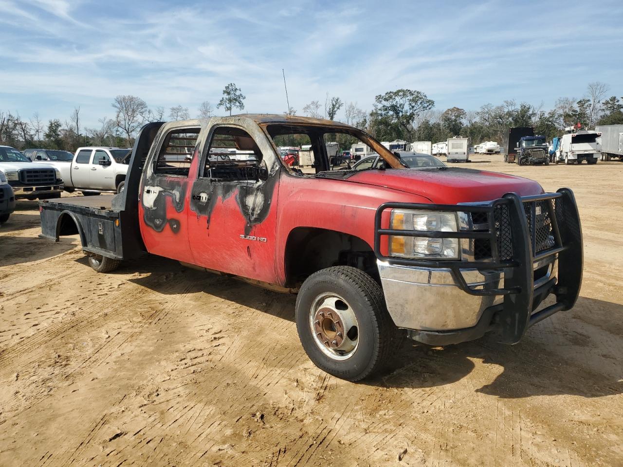 2013 Chevrolet Silverado VIN 1GB4KZC80DF112953 Copart auction photo, burn damage thumbnail 4