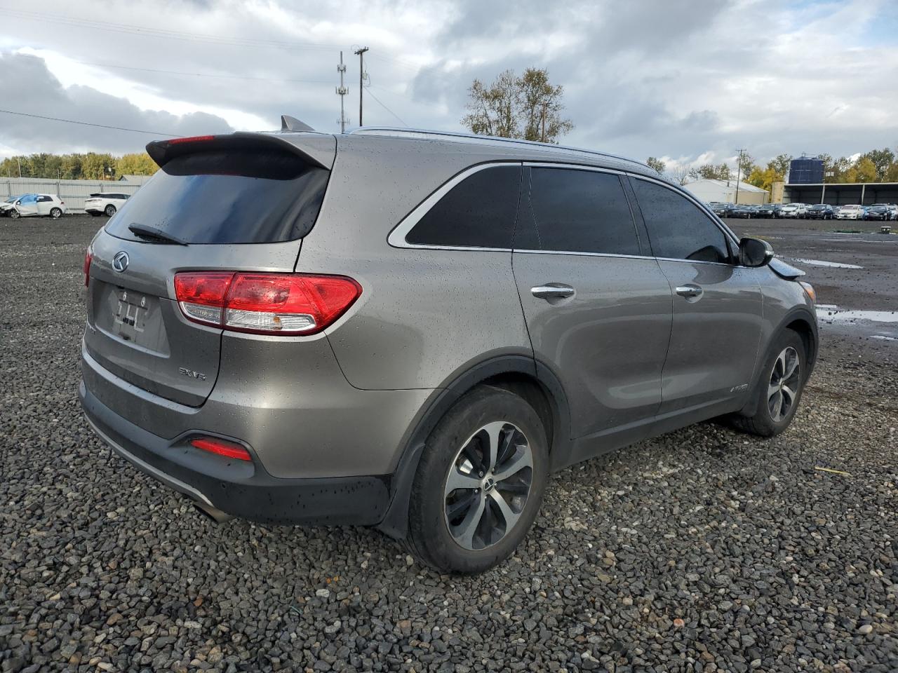 2018 KIA Sorento VIN 5XYPHDA53JG366085 Copart auction photo, front end / minor dent/scratches damage thumbnail 3