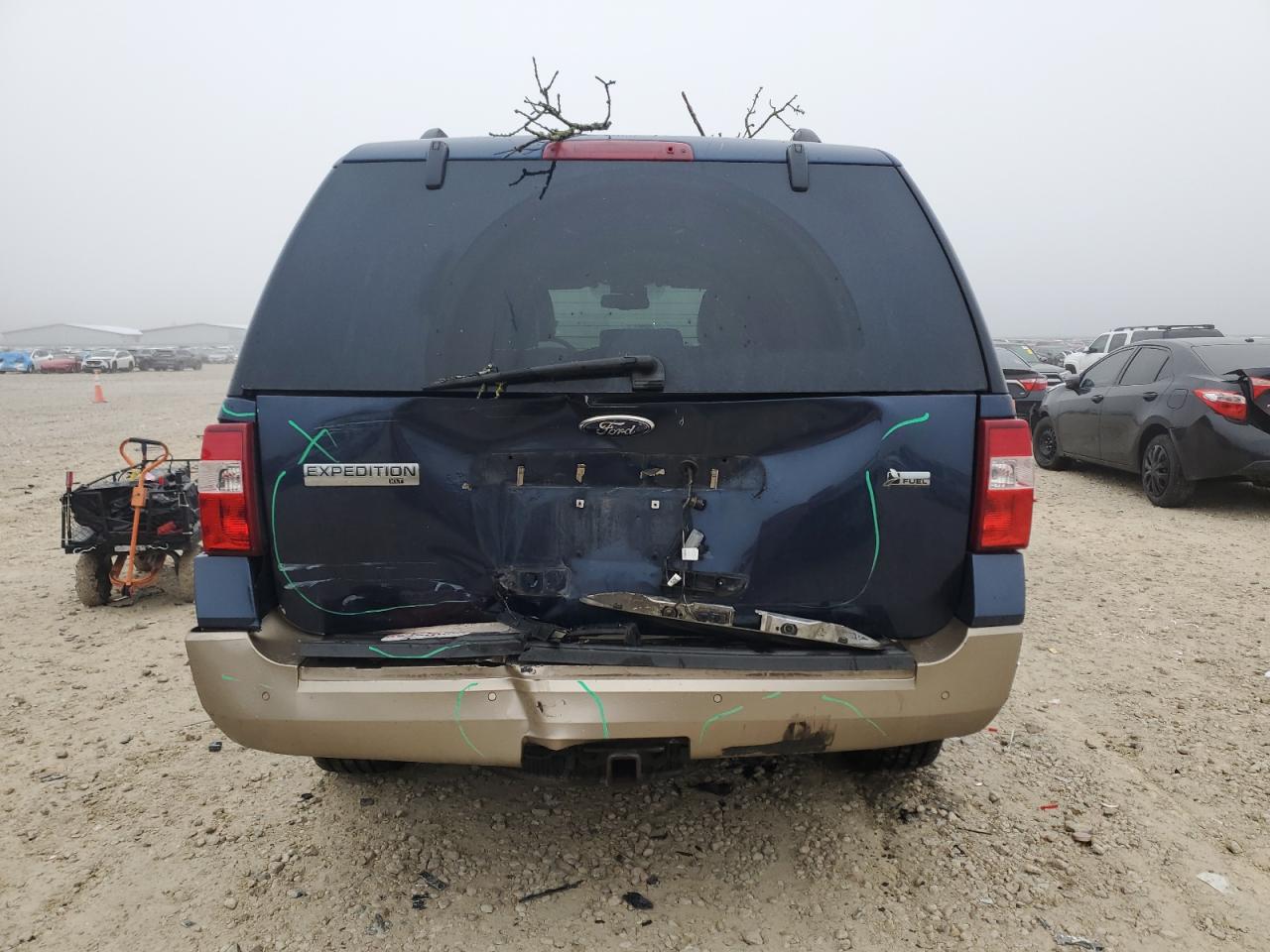 2013 Ford Expedition VIN 1FMJU1H50DEF24705 Copart auction photo, rear end / minor dent/scratches damage thumbnail 6
